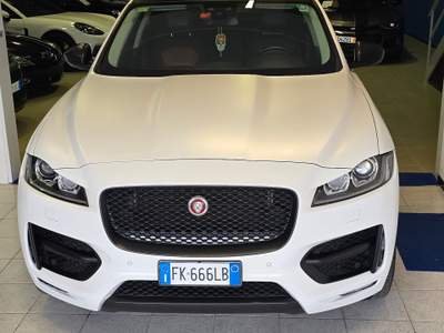 Jaguar F-Pace motore nuovo con fattura dimostrabile 12 mesi di garanzia Bianco usata Rimini