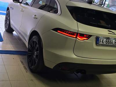 Jaguar F-Pace motore nuovo con fattura dimostrabile 12 mesi di garanzia Bianco usata Rimini