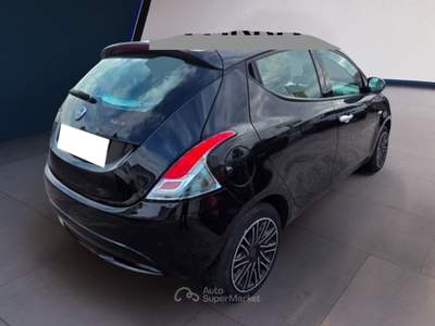 Lancia Ypsilon Ypsilon 1.0 FireFly 5 porte S&S Hybrid Ecochic Gold Nero usata Pordenone