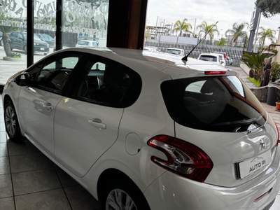 Peugeot 208 5 porte Active Bianco usata Giugliano in Campania