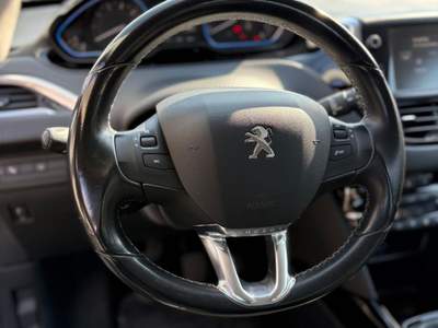 Peugeot 2008 Peugeot 2008 1.2 Turbo 110cv Benzina Black Matt Nero usata Pozzuoli