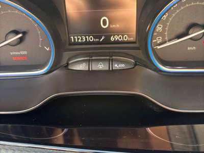 Peugeot 2008 Peugeot 2008 1.2 Turbo 110cv Benzina Black Matt Nero usata Pozzuoli