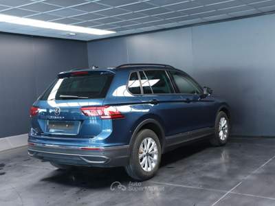 Volkswagen Tiguan 2.0 TDI 150CV DSG Life Blu/Azzurro usata Arsiè