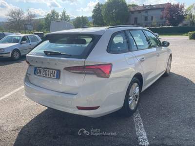 Skoda Octavia EVO SCR 150 CV DSG Wagon Executive Bianco usata Casalgrande