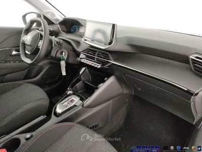 Peugeot 208 1.2 Hybrid 110 e-DCS6 5 porte Style Nero usata Piove di Sacco