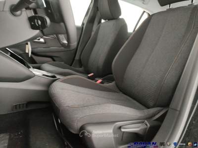 Peugeot 208 1.2 Hybrid 110 e-DCS6 5 porte Style Nero usata Piove di Sacco