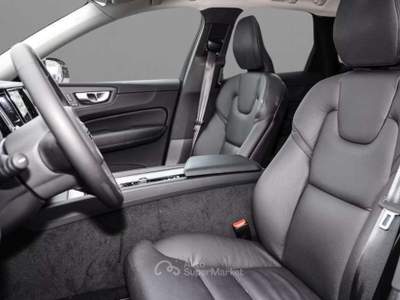 Volvo XC60 B4 (d) automatico Plus Dark Bianco usata Pieve di Cento