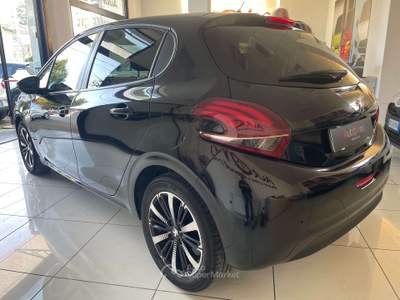 Peugeot 208 208 I 2015 5p 1.2 Signature s usata Lonate Pozzolo
