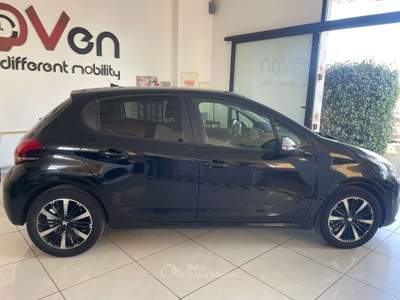 Peugeot 208 208 I 2015 5p 1.2 Signature s usata Lonate Pozzolo