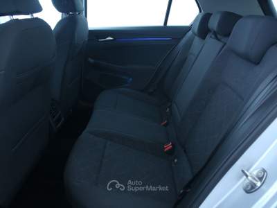 Volkswagen Golf Golf 2.0 TDI 150 CV DSG SCR Life Park Pilot/Fari a LED Argento usata Feltre
