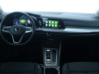 Volkswagen Golf 1.0 eTSI 81kW EVO Life DSG Park Pilot/Park Pilot Bianco usata Feltre