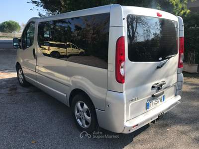 Opel Vivaro 8 posti Automatico Gancio Traino Grigio usata Ravenna