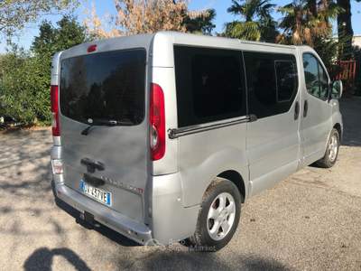 Opel Vivaro 8 posti Automatico Gancio Traino Grigio usata Ravenna