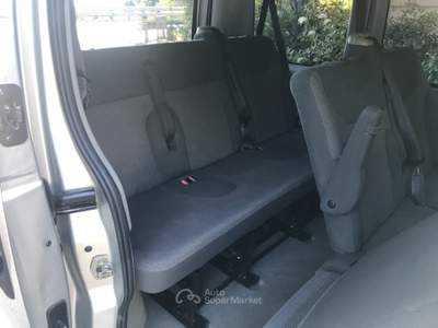 Opel Vivaro 8 posti Automatico Gancio Traino Grigio usata Ravenna