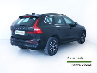 Volvo XC60 B4 D AWD Geartronic Momentum Pro Park assist camera Nero usata Feltre