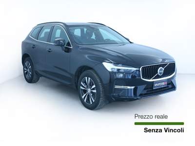 Volvo XC60 B4 D AWD Geartronic Momentum Pro Park assist camera Nero usata Feltre