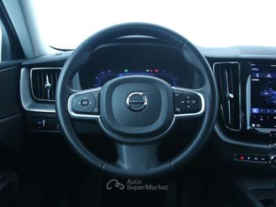 Volvo XC60 B4 D AWD Geartronic Momentum Pro Park assist camera Nero usata Feltre