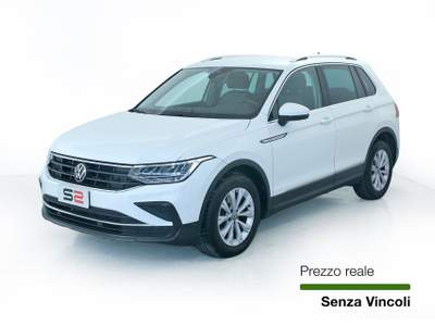 Volkswagen Tiguan Tiguan 2.0 TDI 150 CV SCR DSG Life Park Pilot Bianco usata Feltre