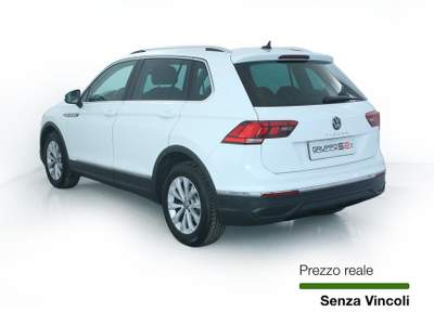 Volkswagen Tiguan Tiguan 2.0 TDI 150 CV SCR DSG Life Park Pilot Bianco usata Feltre