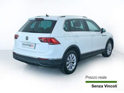 Volkswagen Tiguan Tiguan 2.0 TDI 150 CV SCR DSG Life Park Pilot Bianco usata Feltre
