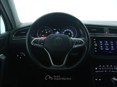 Volkswagen Tiguan Tiguan 2.0 TDI 150 CV SCR DSG Life Park Pilot Bianco usata Feltre