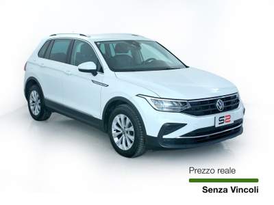 Volkswagen Tiguan Tiguan 2.0 TDI 150 CV SCR DSG Life Park Pilot Bianco usata Feltre