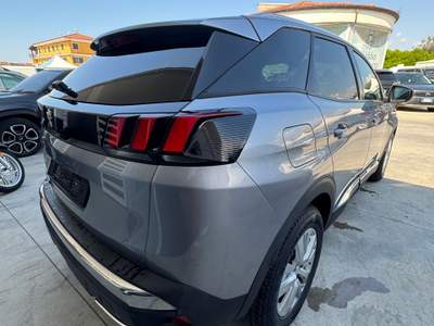 Peugeot 3008 Peougeot 3008 Automatica Full Argento usata Trentola Ducenta