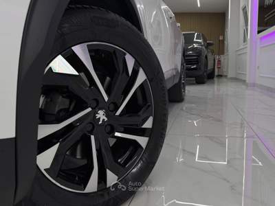 Peugeot 2008 BlueHDi 130CvEAT8 Allure Pack Bianco usata Qualiano