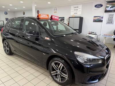 BMW Serie 2 220d tourer luxury 1.5 2016 Nero usata Qualiano