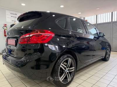 BMW Serie 2 220d tourer luxury 1.5 2016 Nero usata Qualiano