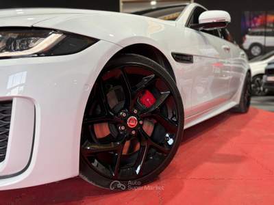 Jaguar XE 2.0 P300 R-DYN HSE AUTO 4WD Bianco usata Cornate D'adda