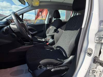 Peugeot 2008 DISTRIBUZIONE FATTA IN PEUGEOT FRIZIONE NUOVA ANTICIPO 2000 EURO RATA MENSILE 110,00 EURO 1.2 PureTech 82cv ETG5 S&S Active Bianco usata Roma