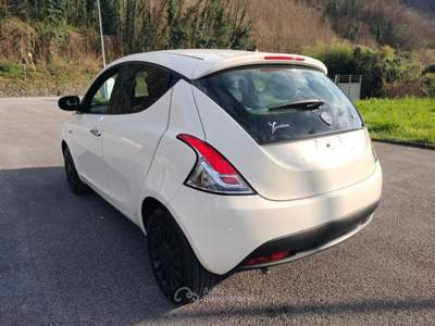 Lancia Ypsilon 1.0 FireFly 5 porte S&S Hybrid Silver Bianco usata Bagni di Lucca