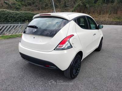 Lancia Ypsilon 1.0 FireFly 5 porte S&S Hybrid Silver Bianco usata Bagni di Lucca