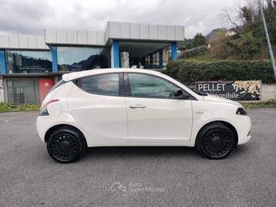 Lancia Ypsilon 1.0 FireFly 5 porte S&S Hybrid Silver Gpl!! Bianco usata Bagni di Lucca