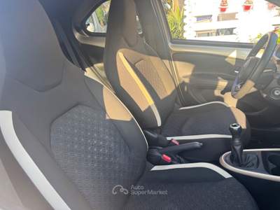 Toyota Aygo X 5 PORTE GARANTITA Beige usata Pomezia