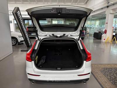 Volvo V60 B3 Geartronic Momentum Business Pro Bianco usata Spresiano