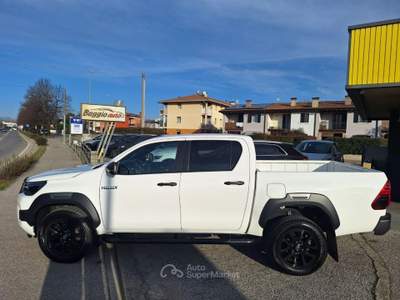 Toyota Hilux 2.8 D  4WD 4 porte Double Cab Invincible N°GG867 Bianco usata Rossano Veneto