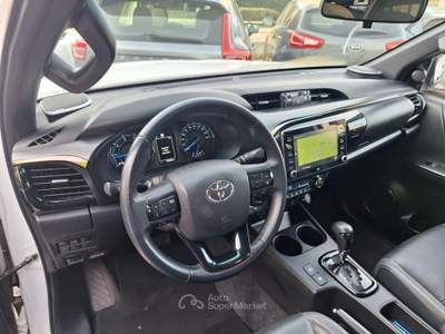 Toyota Hilux 2.8 D  4WD 4 porte Double Cab Invincible N°GG867 Bianco usata Rossano Veneto