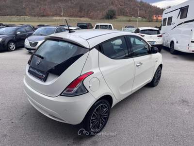Lancia Ypsilon 1.0 FireFly 5p Hybrid Ecochic Gold IVA ESPOSTA Bianco usata Sant'Angelo in vado