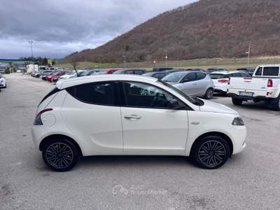 Lancia Ypsilon 1.0 FireFly 5p Hybrid Ecochic Gold IVA ESPOSTA Bianco usata Sant'Angelo in vado