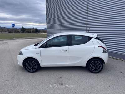 Lancia Ypsilon 1.0 FireFly 5p Hybrid Ecochic Gold IVA ESPOSTA Bianco usata Sant'Angelo in vado