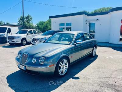 Jaguar S-Type (X206) 2.7 diesel V6 cat Exec. Grigio usata Comacchio