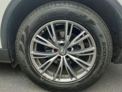 Alfa Romeo Stelvio 2.2 T Business RWD 160cv AUTOM. my19 Bianco usata Milano