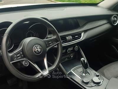 Alfa Romeo Stelvio 2.2 T Business RWD 160cv AUTOM. my19 Bianco usata Milano