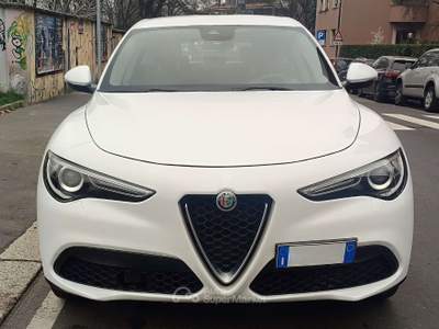 Alfa Romeo Stelvio 2.2 T Business RWD 160cv AUTOM. my19 Bianco usata Milano