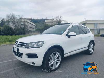 Volkswagen Touareg 3.0 V6 tdi 204cv tiptronic Bianco usata Rovato