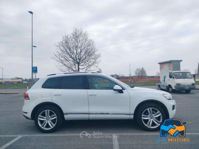 Volkswagen Touareg 3.0 V6 tdi 204cv tiptronic Bianco usata Rovato