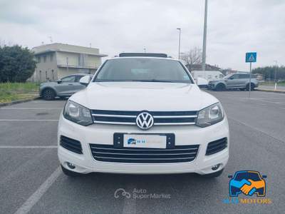 Volkswagen Touareg 3.0 V6 tdi 204cv tiptronic Bianco usata Rovato