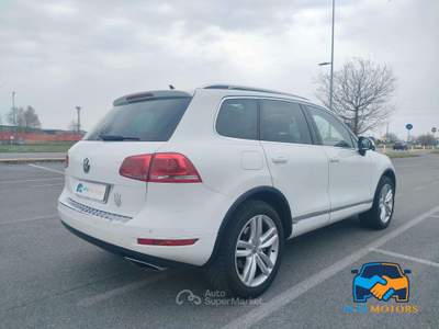 Volkswagen Touareg 3.0 V6 tdi 204cv tiptronic Bianco usata Rovato